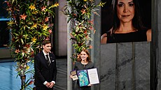 Nobelovu cenu míru za svou matku Mariu Corina Machadovou v Oslu p�evzala její...
