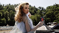 Eli�ka Mat�jková doká�e vytvo�it jemný i dramatický look.