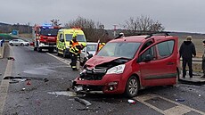 Nehoda dvou aut u Chluman na Lounsku (13. prosince 2025)