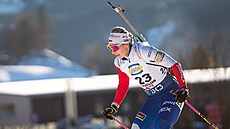 Lucie Charvátová na trati stíhacího závodu v Hochfilzenu.