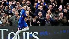 Cole Palmer z Chelsea slaví úvodní gól utkání proti Evertonu.