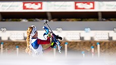 Markéta Davidová na st�elnici ve stíhacím závod� v Hochfilzenu.