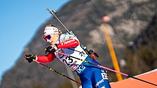 Lucie Charvátová b�hem stíhacího závodu v Hochfilzenu.