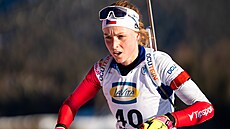 Markéta Davidová na trati stíhacího závodu v Hochfilzenu.