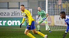 Branká� Zlína Stanislav Dostál v utkání proti Olomouci.