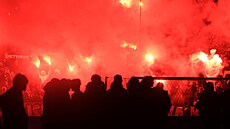 Fanou�ci Viktorie Plze� v utkání s Duklou Praha.