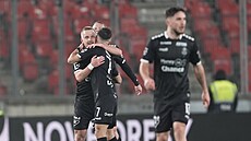 Filip Zorvan slaví se svými spoluhrái vyrovnávací branku na 2:2 na konci...