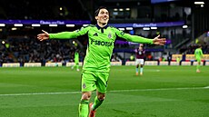 Harry Wilson z Fulhamu slaví tetí gól svého týmu v utkání proti Burnley.