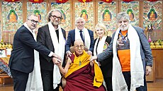 Skupina eských zákonodárc navtívila dalajlámu. (Pemysl Rabas, Pavel áek,...