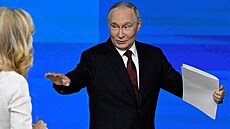 Ruský prezident Vladimir Putin promlouvá na ka�doro�ní výro�ní konferenci. (19....