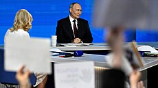 Ruský prezident Vladimir Putin hovo�í na výro�ní konferenci. (19. prosince 2025)