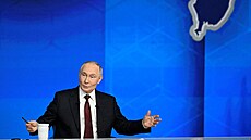 Ruský prezident Vladimir Putin odpovídá na dotazy noviná��, noviná�ek a...