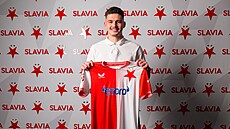 Fotbalový talent Denis Halinský podepsal ve Slavii smlouvu do léta 2030.