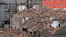 V Karlových Varech za�ala demolice �ásti historické budovy st�ední keramické...