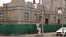 V Karlových Varech za�ala demolice �ásti historické budovy st�ední keramické...