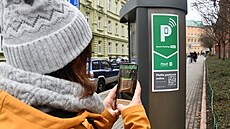Parkovné na m�stských automatech lze nov� zaplatit i pomocí QR kódu.
