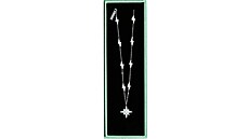 Kontroverzní náhrdelník, na jeho� základ� byla Taylor Swift obvin�na z podpory...