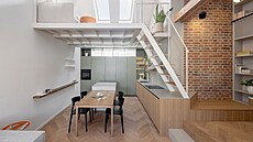 P�iznané konstrukce krovu se v tomto míst� ukázaly  limitované podchodnou...