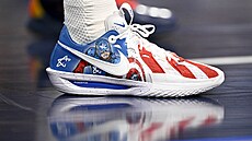 Cade Cunningham z Detroit Pistons si na své boty nechal namalovat Captaina...