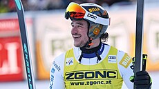 Jan Zabyst�an se raduje v cíli super-G ve Val Garden�.