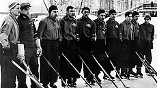 Zdenk Zikmund (pátý zleva) byl po druhé svtové válce hvzdou a kapitánem...