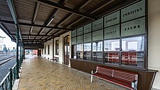 Památkov� chrán�ná budova �elezni�ního nádra�í v Jarom��i u� po oprav� slou�í....