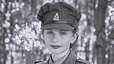 Natálie �mejkalová z Tachova propaguje zásluhy �en v armád�.