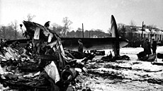 Trosky letounu Douglas DC-8 po srá�ce nad New Yorkem v prosinci 1960.