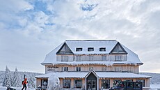 Bývalý hotel Ho�ec, stavba stojící p�ímo v centru Horní Malé Úpy, pro�el...