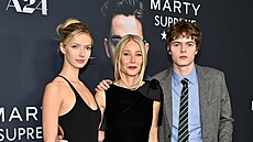 Gwyneth Paltrowová, její dcera Apple Martinová a syn Moses Martin v New Yorku...