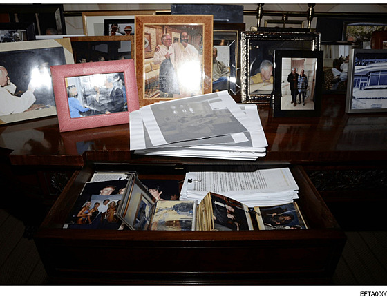 Fotografie, kterou americké ministerstvo po kritice op�t zve�ejnilo.