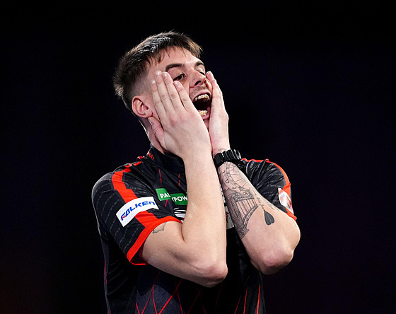 �ipka� Dom Taylor postoupil do druhého kola MS.