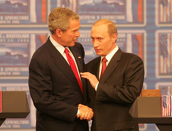 Summit Bush � Putin. N�kdy je v�e o �t�stí a náhod�. V Bratislav� na setkání...