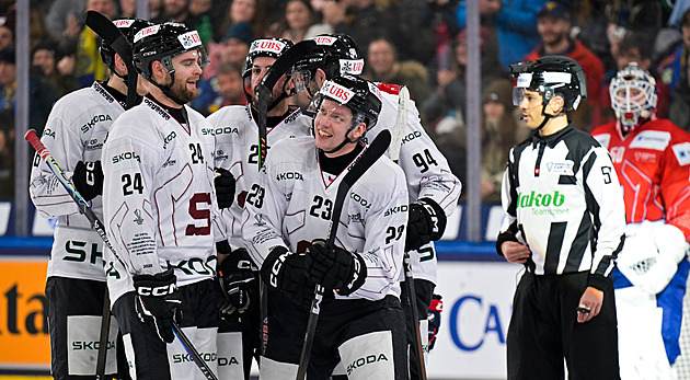 ONLINE: Sparta hraje čtvrtfinále Spengler Cupu, o postup bojuje proti týmu Kanady