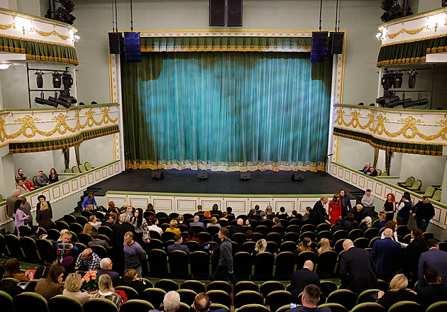 Rusko zrekonstruovalo divadlo v Mariupolu, symbol masakru stovek civilistů