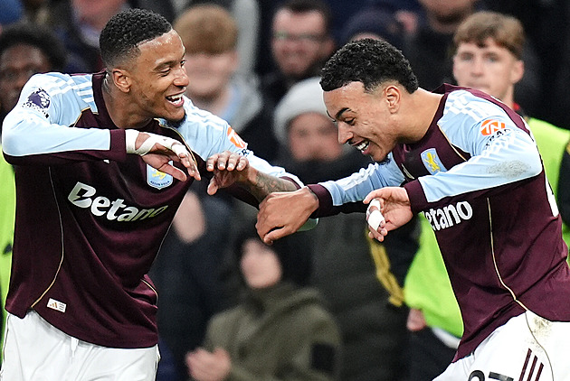 Desátá výhra v řadě. Aston Villa zdolala United a je na dostřel prvnímu místu