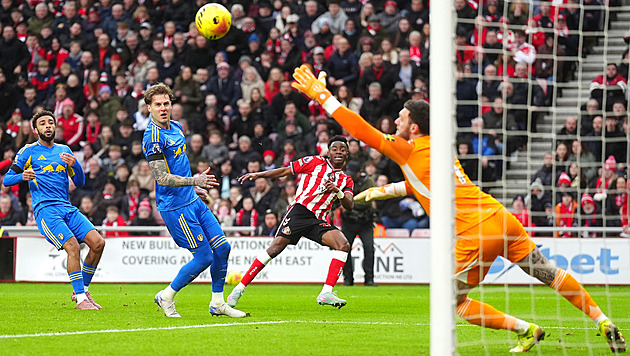 ONLINE: Sunderland vede nad Leedsem, pak derby Crystal Palace s Tottenhamem