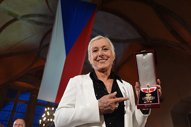 Trump pózoval s tenistkami, s muži si stoupl před ně. Rozčílil i Navrátilovou