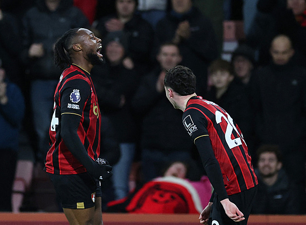 Děkuji Bohu za všechno, co dělá. Semenyo se na sítích pochlubil křtem v moři