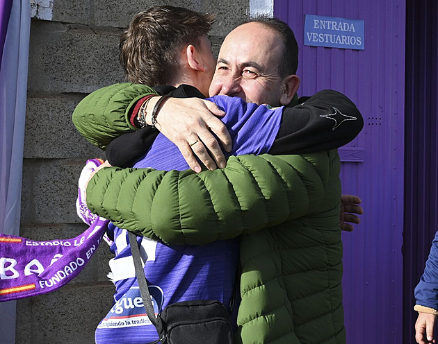 Lidé z města zničeného letními požáry vyhráli ve vánoční loterii miliardy