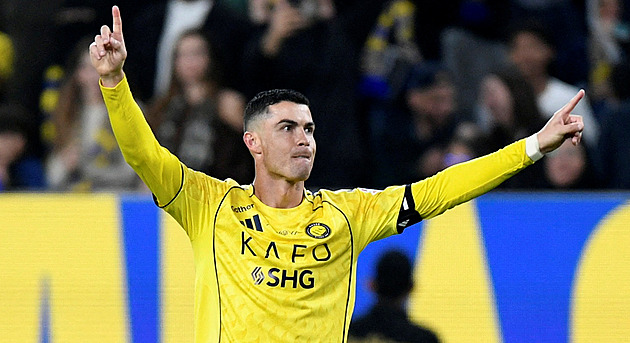 Vandal polil a zapálil Ronaldovu sochu. Hanba, reagovala fotbalistova sestra