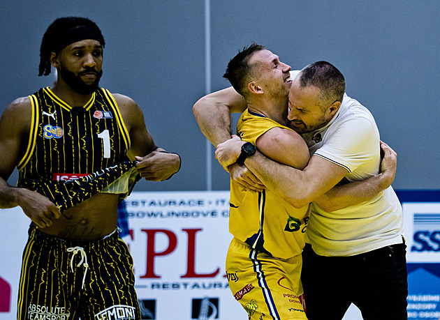 Pecka: Hrubý primátorem? Hodí se na to, papaláš z něj nebude. Možná taky skončím