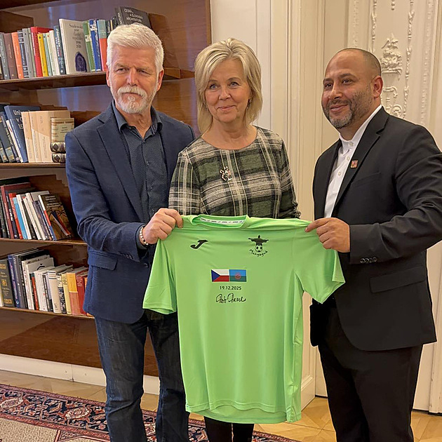 Prezidentský pár přijal romské fotbalové děti, které čelily rasismu ultras Baníku