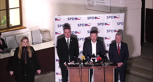 Rusko je agresor, Ukrajině pomáhejme, řekl Zeman. Zastal se ministra Zůny