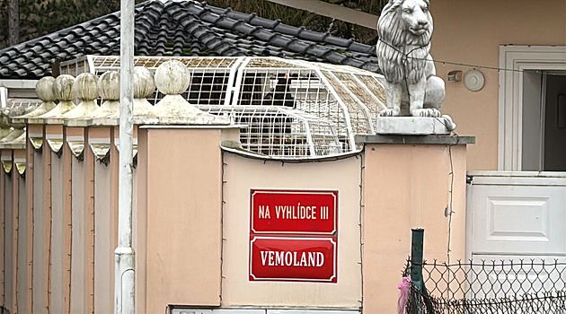 Policie při razii zadržela Vémolu, u něj doma zasahovala kvůli drogám