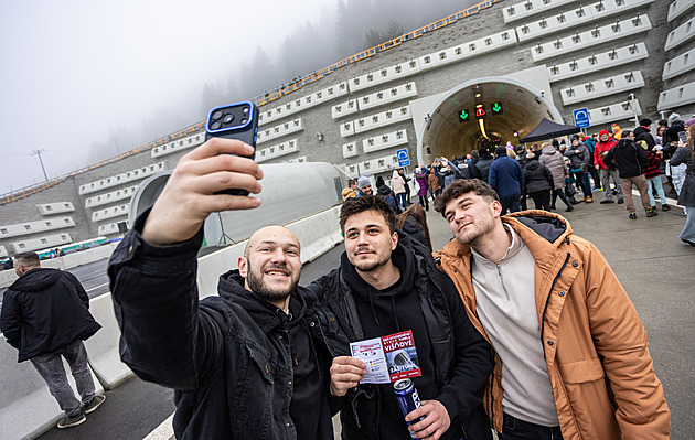 Čechům se zkrátí cesta do Tater. Slovensko otevřelo svůj nejdelší dálniční tunel