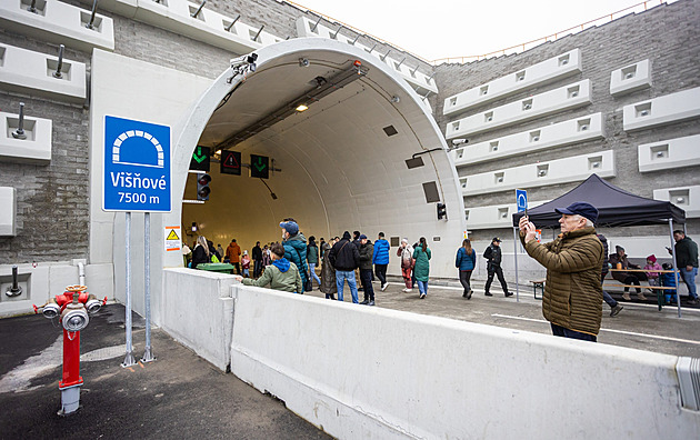 Čechům se zkrátí cesta do Tater. Slovensko otevřelo svůj nejdelší dálniční tunel