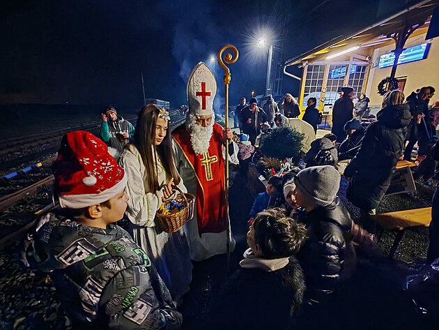 Z nat��en� 154. d�lu �elezni�n�ho magaz�nu POZOR VLAK, mikul�sk� vlaky