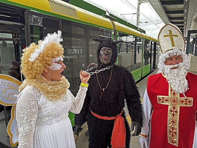 Z nat��en� 154. d�lu �elezni�n�ho magaz�nu POZOR VLAK, mikul�sk� vlaky