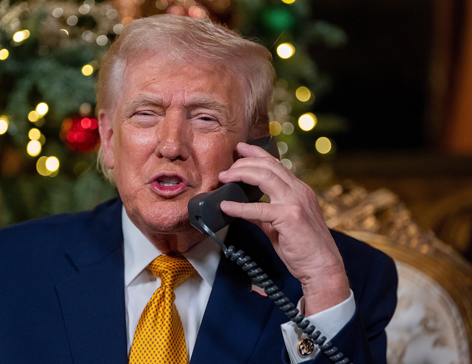 Veselé Vánoce, radikální levicová lůzo, přál Trump. Děti varoval před zlým Santou